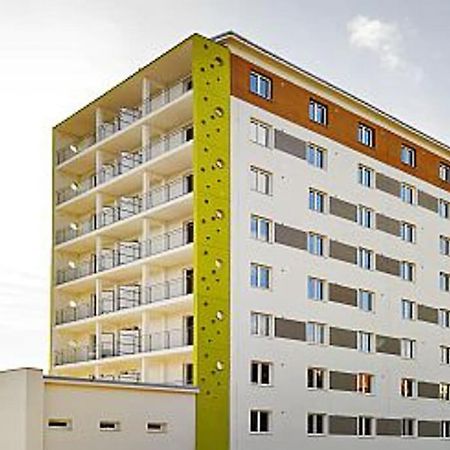Moderny Apartman S Parkovanim Братислава Екстер'єр фото