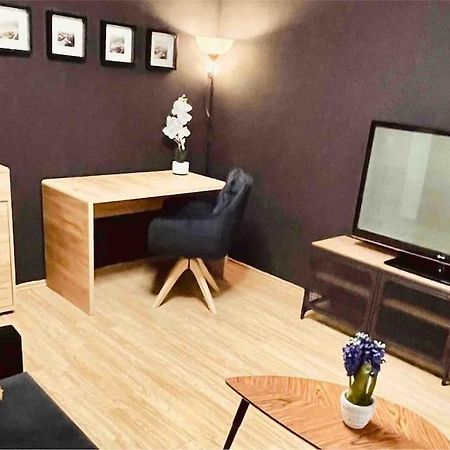 Moderny Apartman S Parkovanim Братислава Екстер'єр фото