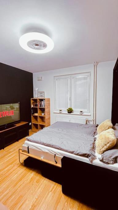 Moderny Apartman S Parkovanim Братислава Екстер'єр фото