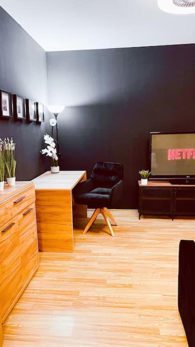 Moderny Apartman S Parkovanim Братислава Екстер'єр фото