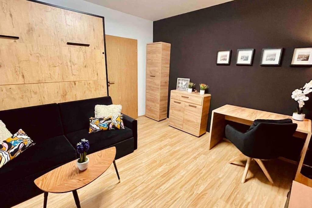 Moderny Apartman S Parkovanim Братислава Екстер'єр фото
