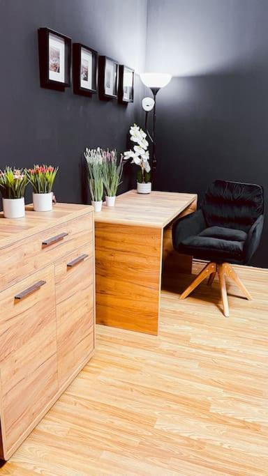 Moderny Apartman S Parkovanim Братислава Екстер'єр фото