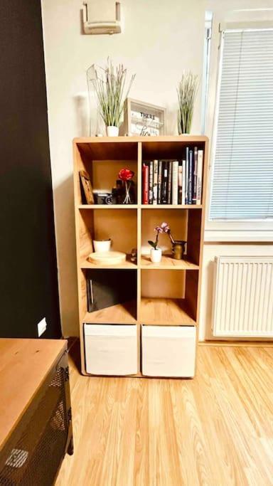 Moderny Apartman S Parkovanim Братислава Екстер'єр фото