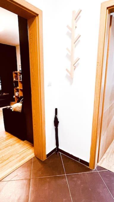 Moderny Apartman S Parkovanim Братислава Екстер'єр фото